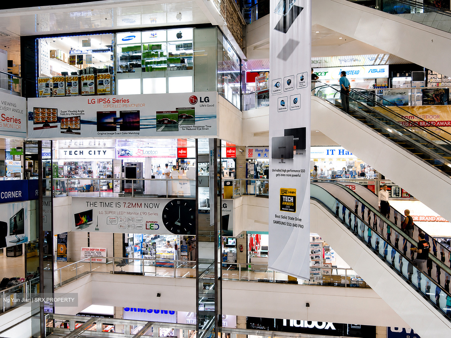 Sim Lim Square (D7), Shop House #584131291